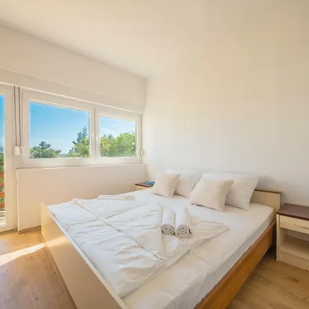 Gasthof Triple Starigrad 17698k 3*