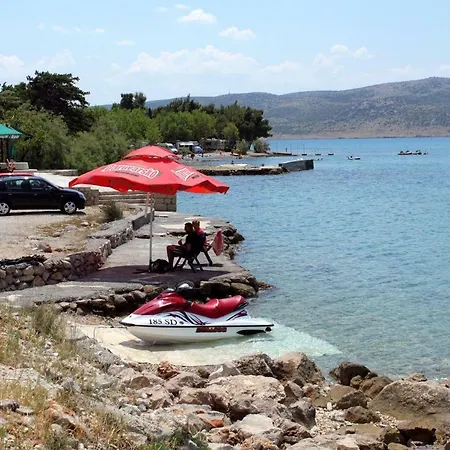Penzion Triple Starigrad 17698k 3*