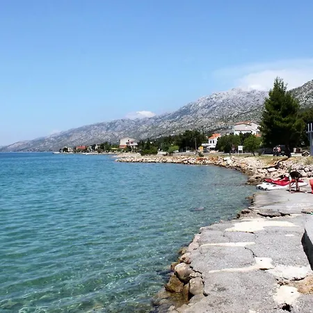 Triple Starigrad 17698k Penzion 3*