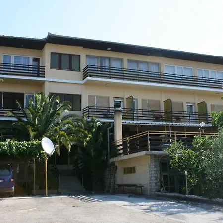 Penzion Triple Starigrad 17698k